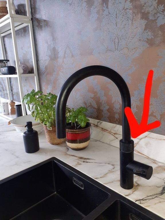 Kitchensink with boiling water faucet; press 2 times, turn and you have instant boiling water