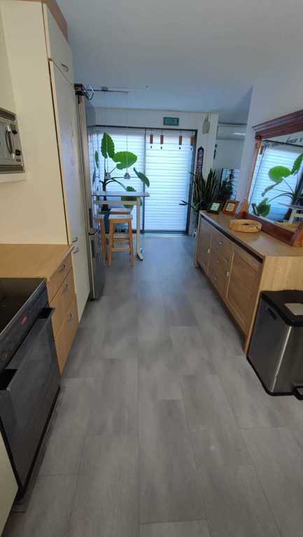 Part of the kitchen and livingroom