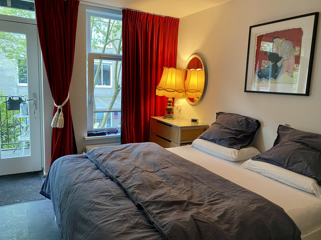 bedroom (bed 180 cm)