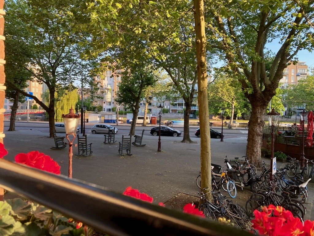 street view (walk 150 mtrs to the left to rent an electric boat)