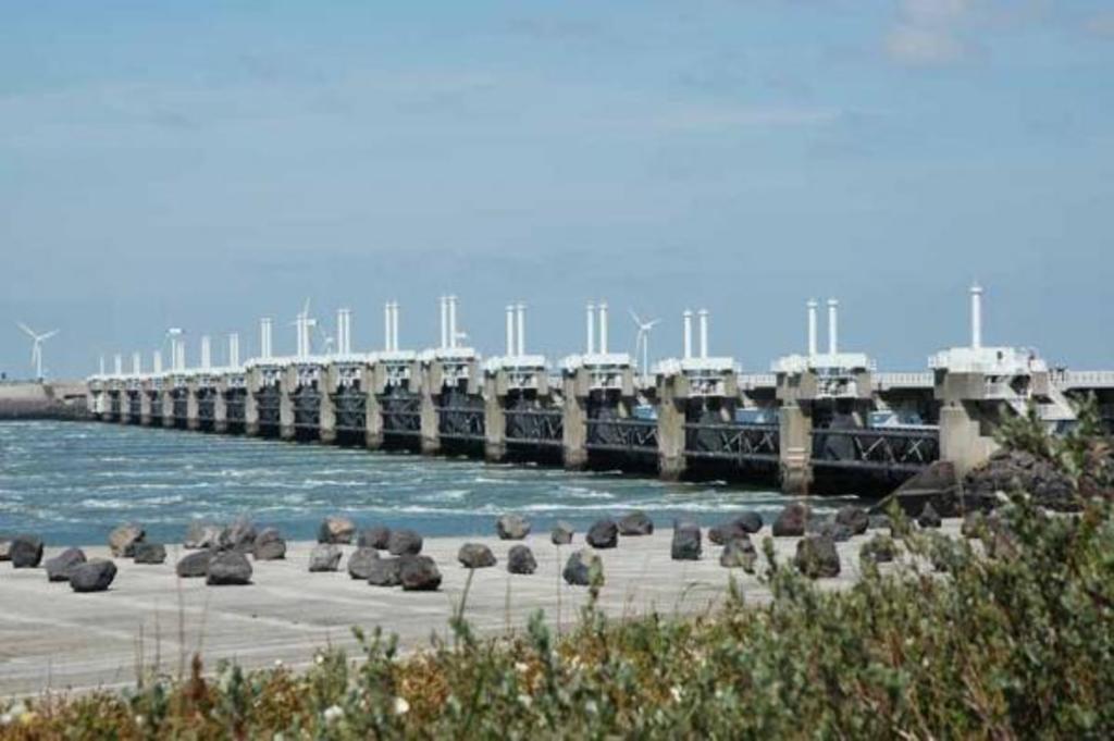 Oosterschelde deltaworks 45 min.