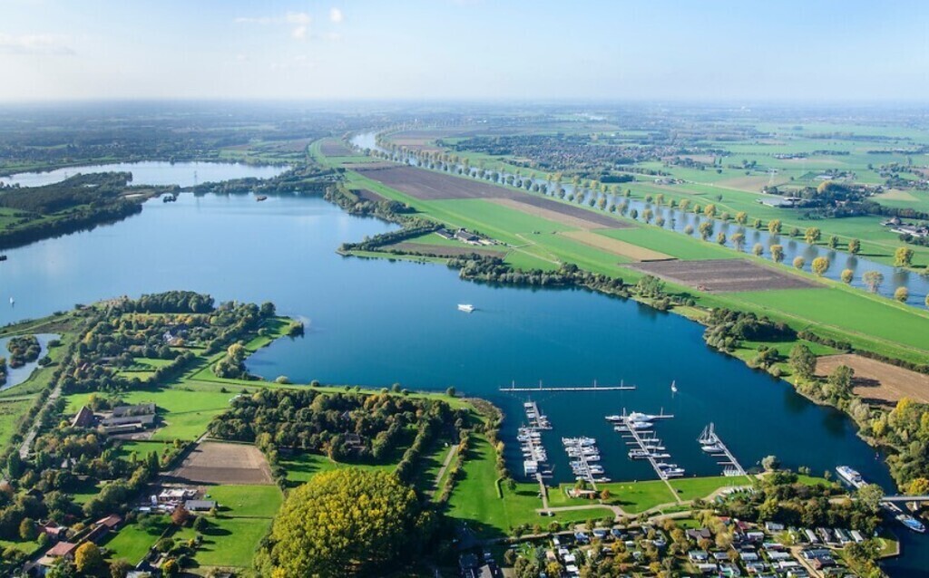 Lake "Kraaijenbergse plassen" 