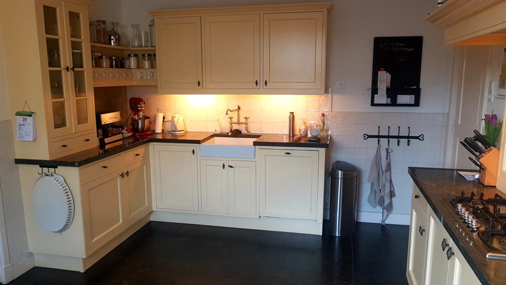 Kitchen, with large dining table (see other picture)