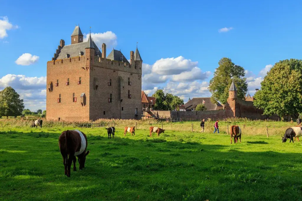 Kasteel Doornenburg (45 km)