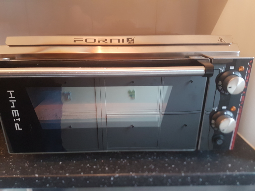 Our pizza oven allows you to prepare Neapolitan pizza in just 90 seconds