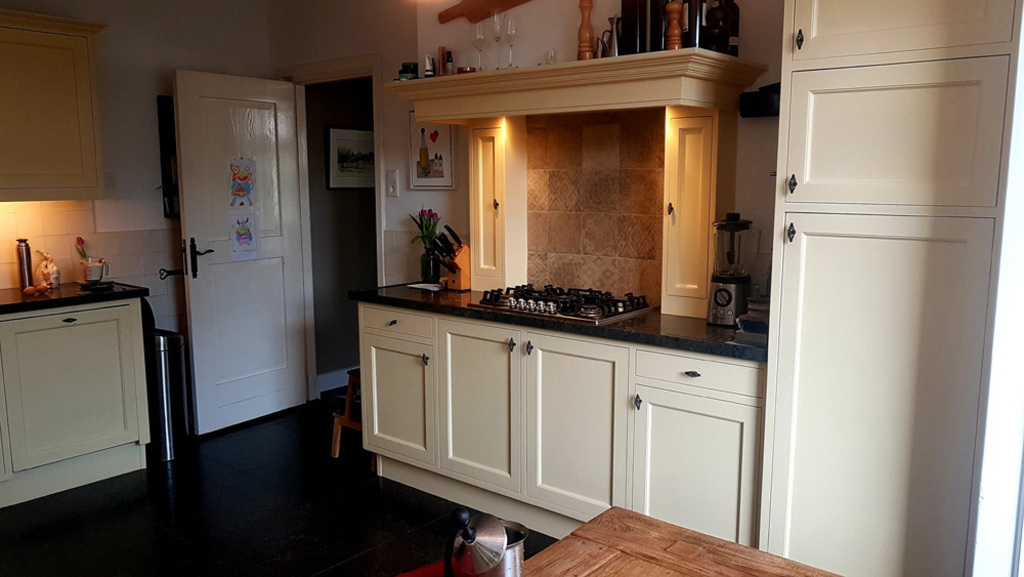 Kitchen, with large dining table (see other picture)