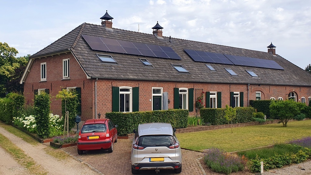 Beautiful converted farmhouse at country side