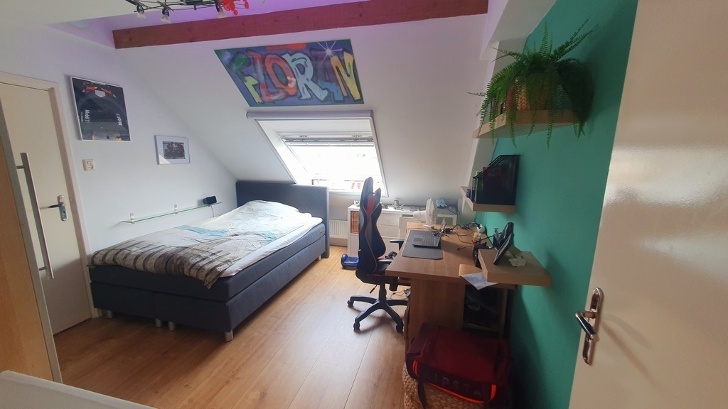 Floran's bedroom (with 140 x 200 cm bed)