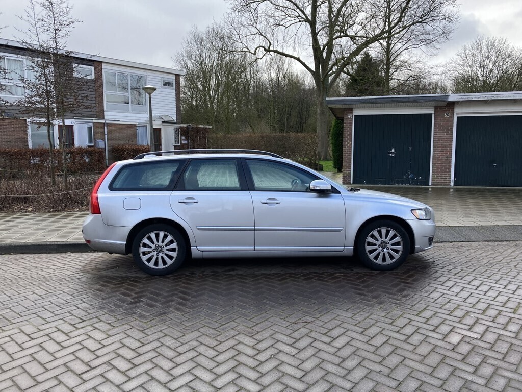 Car Volvo V50 (benzine, automatic)