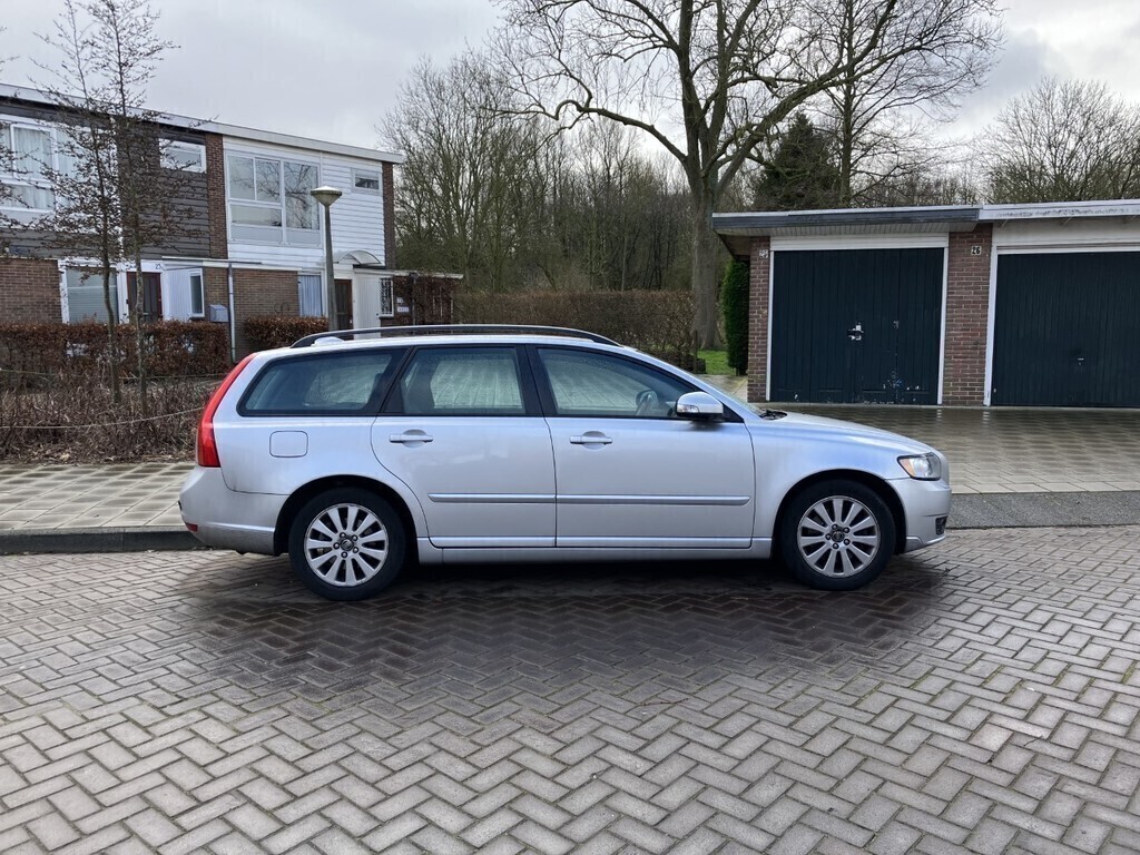 Car Volvo V50 (benzine, automatic)