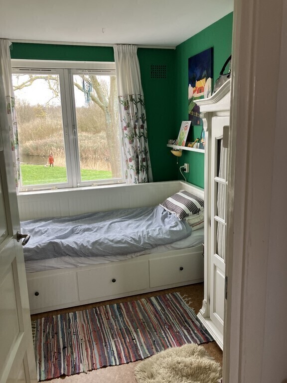 guestroom with single/double bed