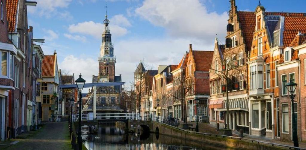 Alkmaar, charming little town at 15 minutes' bike ride through wooded parklands.