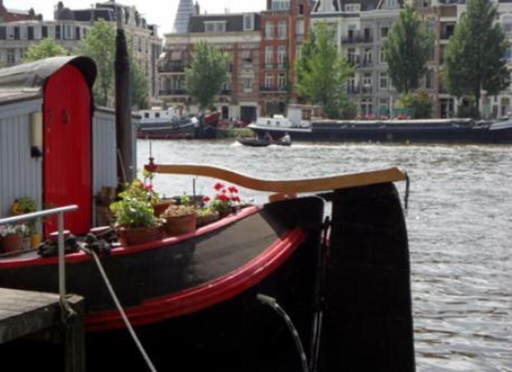 The Amstel River is only a 2 minute walk away