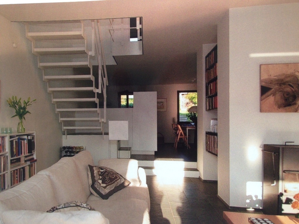 Woonkamer (zithoek met uitzicht op eetkamer)