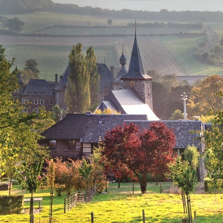 Uitzicht op kerk en kasteel aan voorzijde)