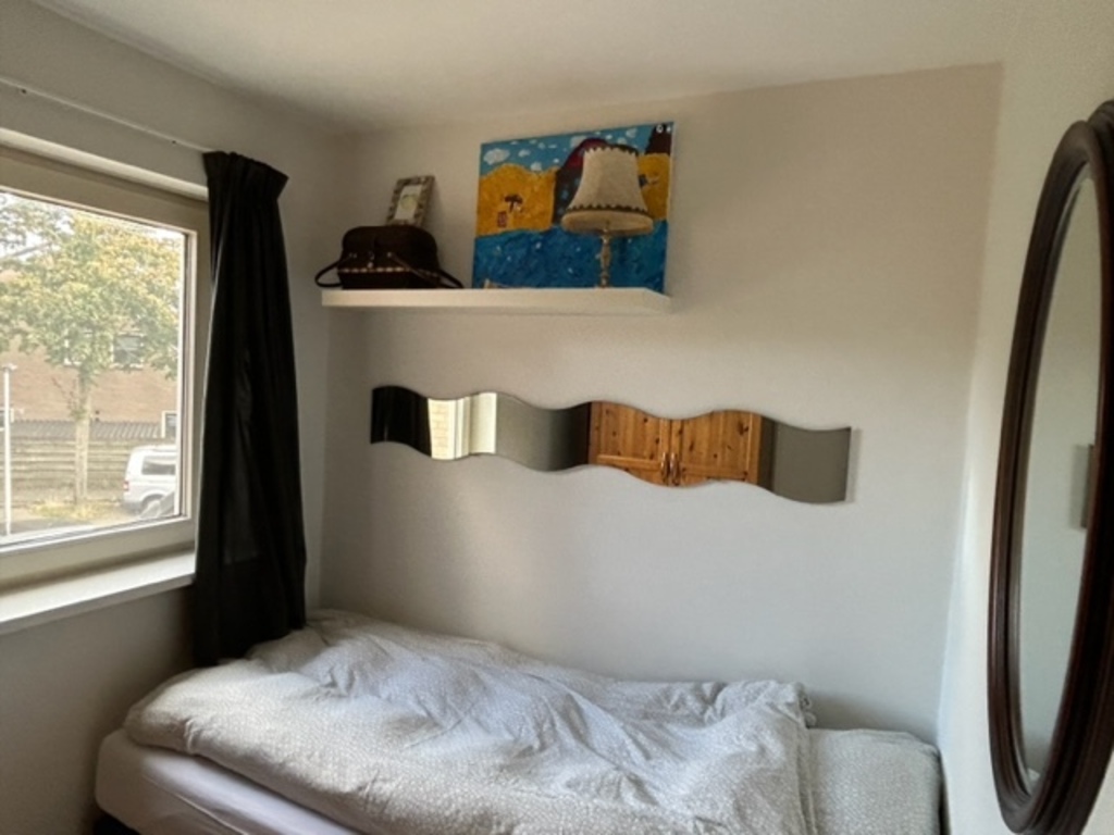 Small 4th bedroom, we use it for guests