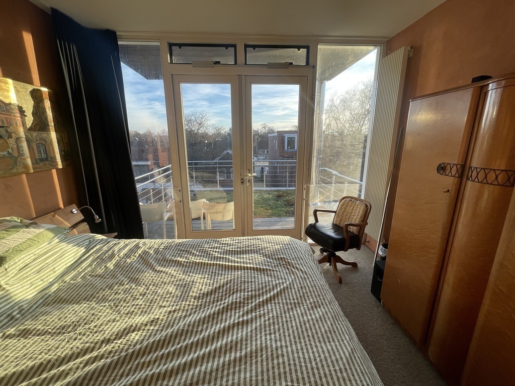 Bedroom, second floor with king size bed and balcony