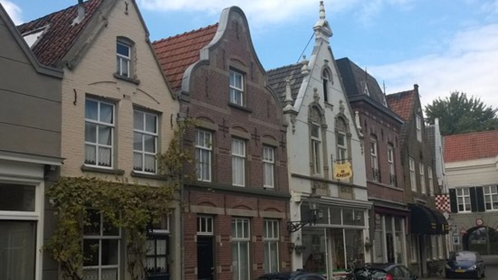 Ravestein, 18 km away