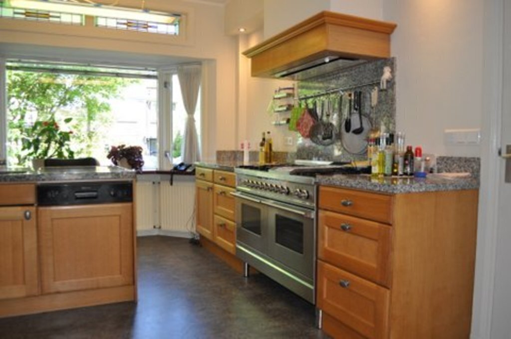large kitchen with Boretti stove, 2 ovens and bar
