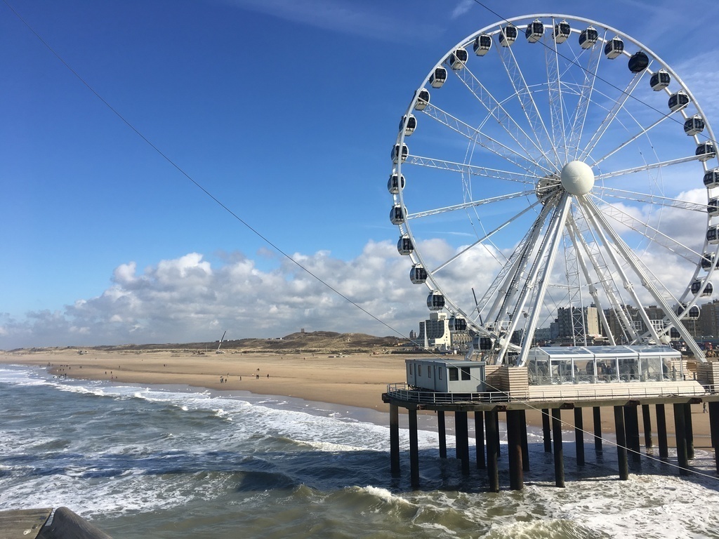 Scheveningen (9 km, 40 min by bike)