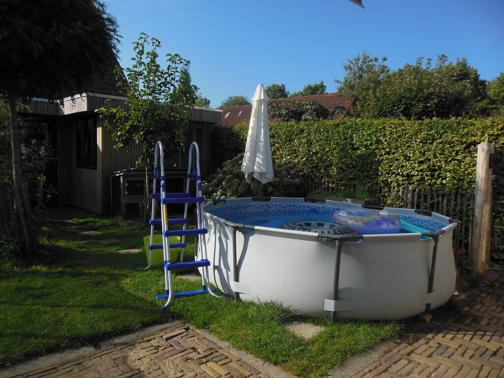 In summer there's a swimmingpool in the garden