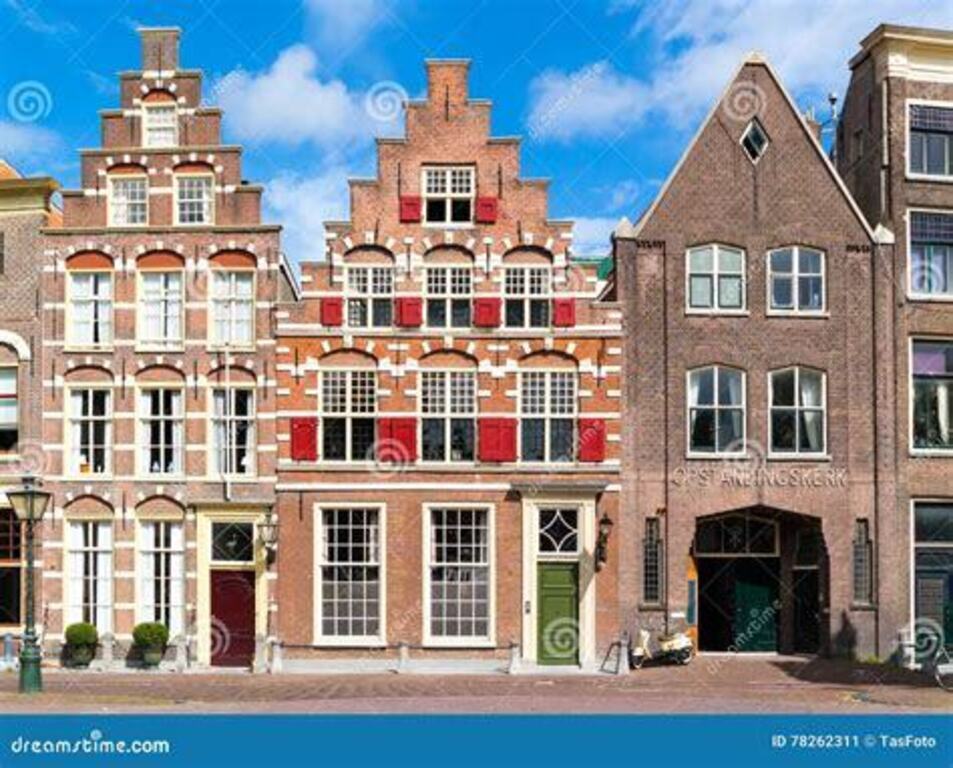 Ancient houses, Leiden, 15 km