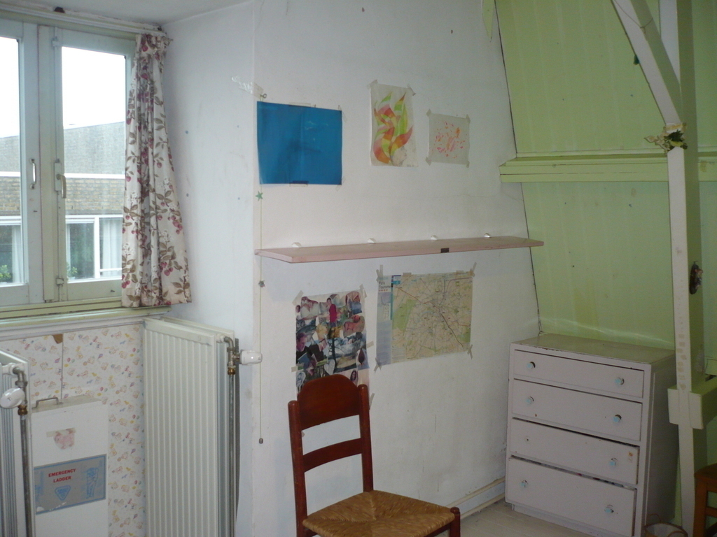 Fourth floor, frontside room