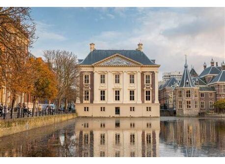 Museum 'Mauritshuis', 1.5 km