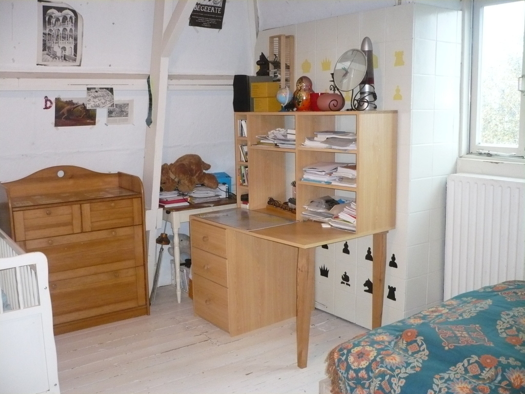 Fourth floor, backside room