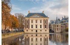 Museum 'Mauritshuis', 1.5 km