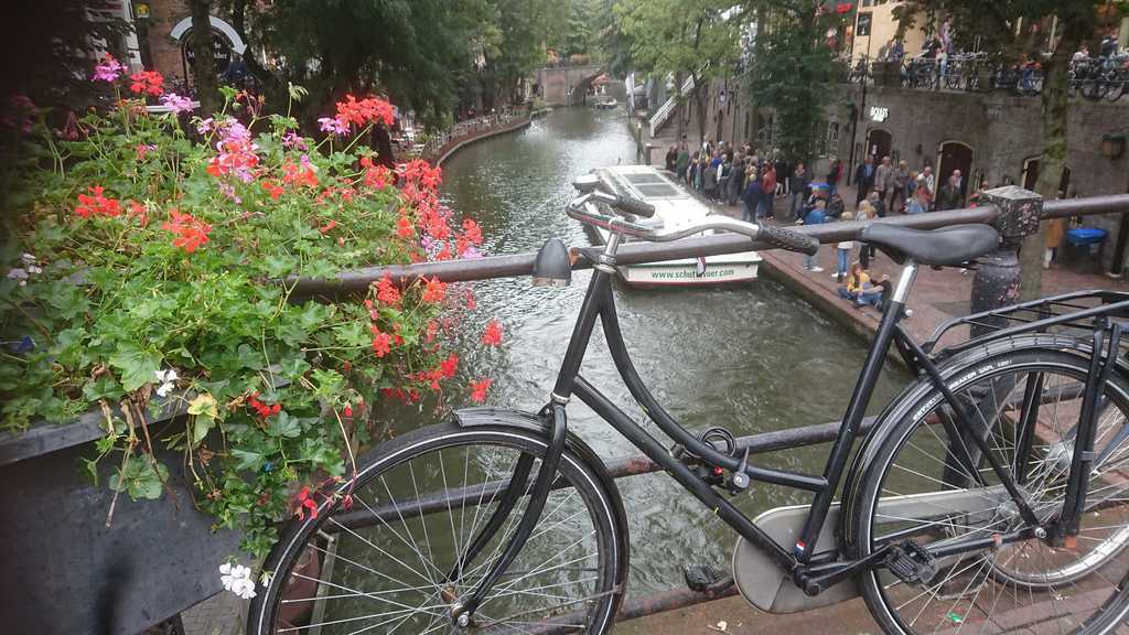 canal in Utrecht, 10 km - 40 minutes by bike