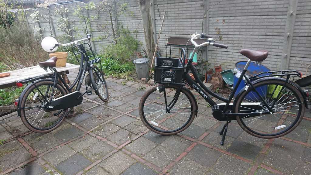 bikes available (4-5, including 1 e-bike)