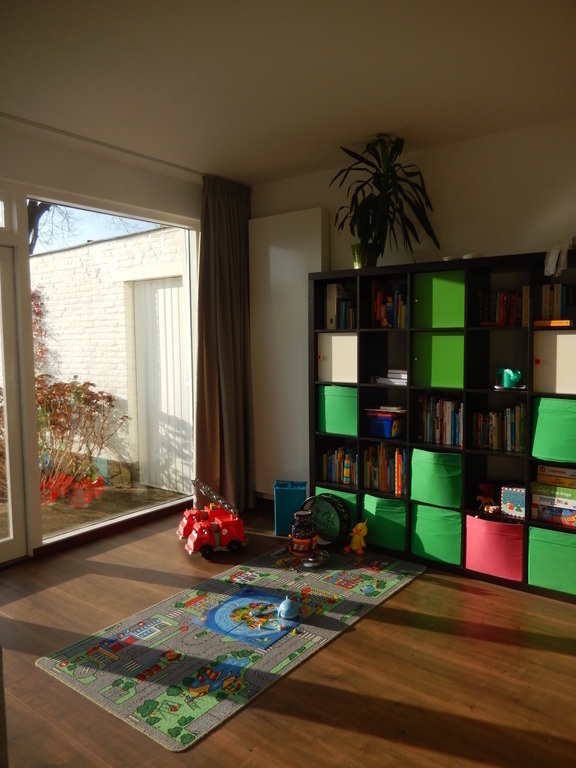 Play part in the living room 