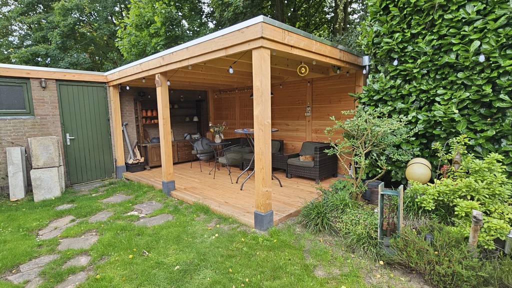 Our brand new wooden garden pavilion! It’s the perfect, cozy spot to relax and hang out all year round.