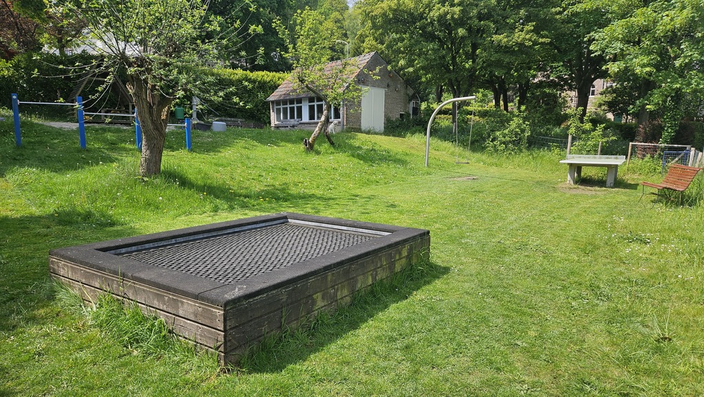 Right next to hour house there is a nice playground with a table tennis table which we use very often and is highly recommended.