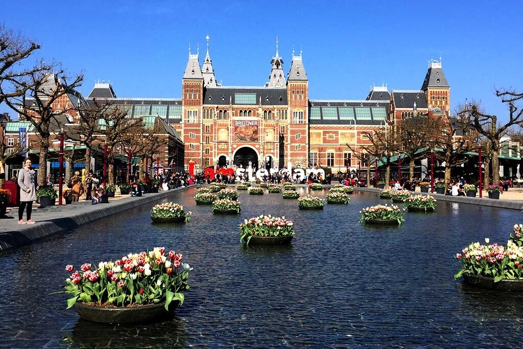 A day-trip to Amsterdam is great. Discover the Rijksmuseum 