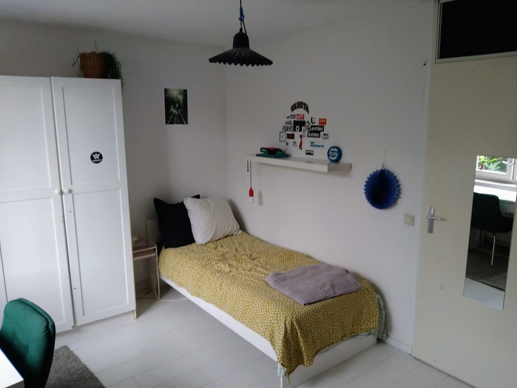 bedroom 2 (student room) (1st floor)