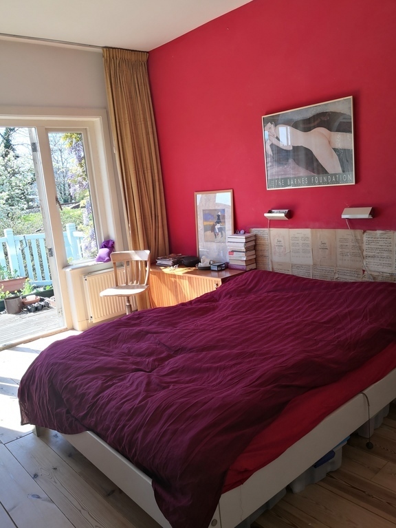 Sleeping room parents, doors to balcony