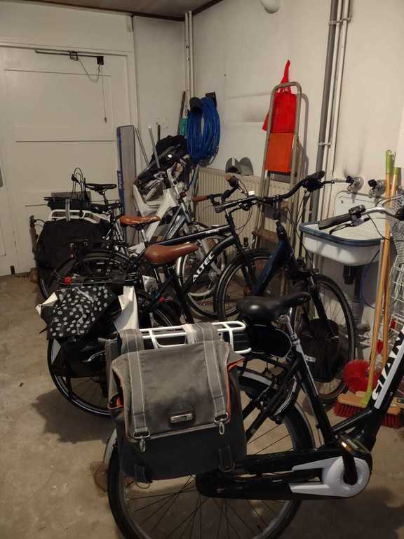 Several (electric) bikes