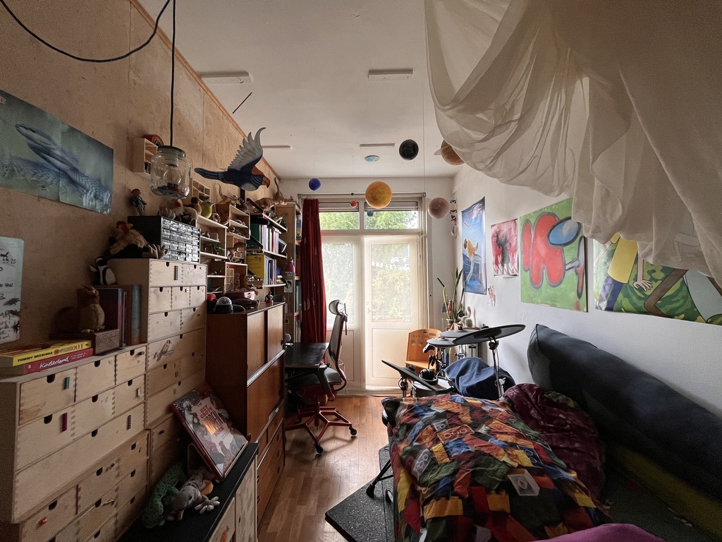 teen room, lego & dinos