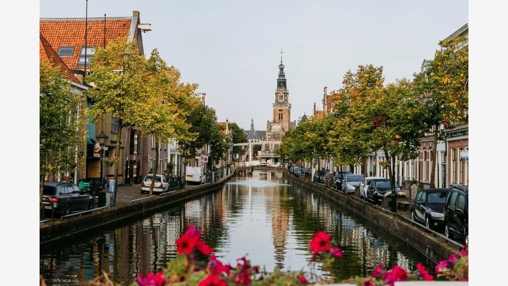 Alkmaar (20 minutes cycling)