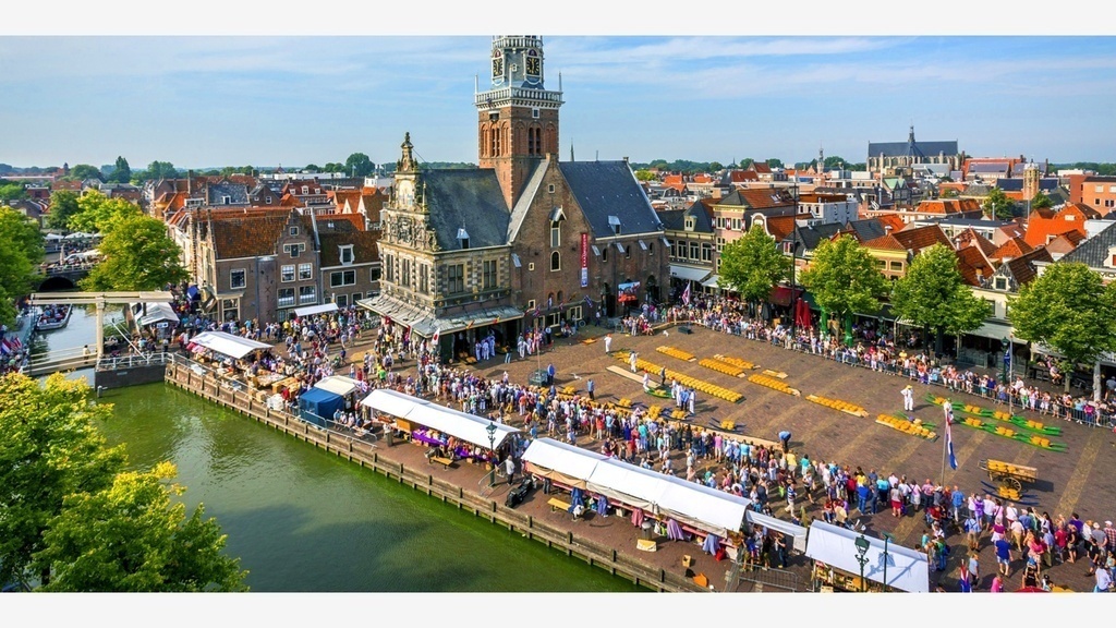 Alkmaar (20 minutes cycling)