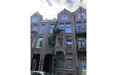 Aanzicht huis, wij wonen in de bovenwoning (2 en 3 hoog plus dakterras)