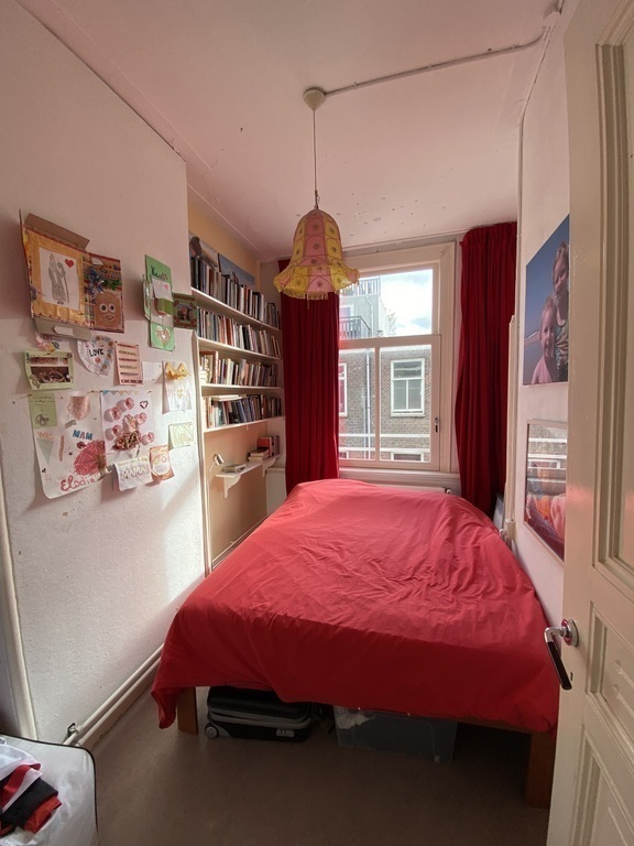 Slaapkamer 2 aan de achterzijde van het huis