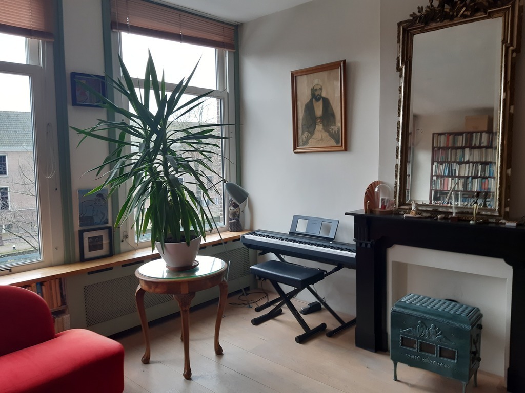 livingroom with electric piano