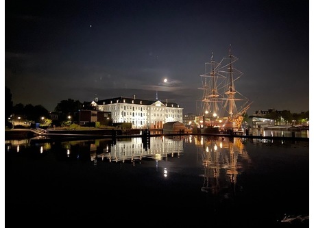 Amsterdam 30 mins away