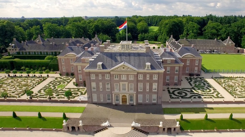 Palace Het Loo (30 min drive)