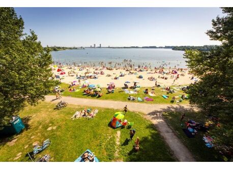 Beach and playground Bussloo (15 min drive)