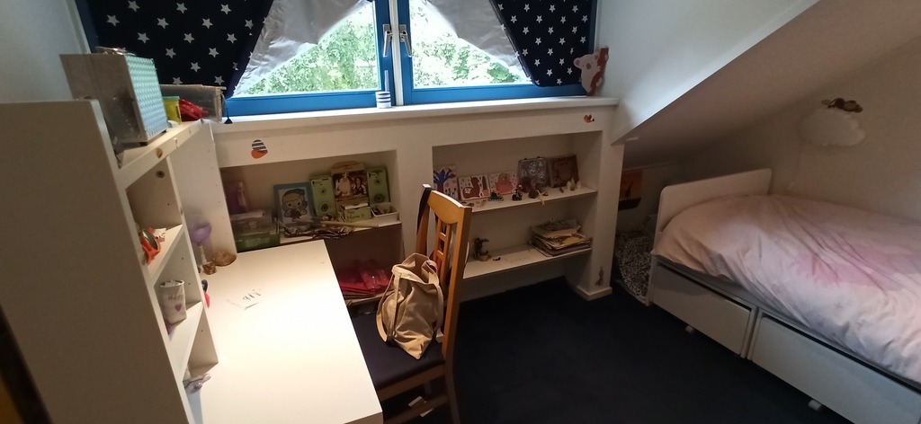 Bedroom of Hanna -adult bed-