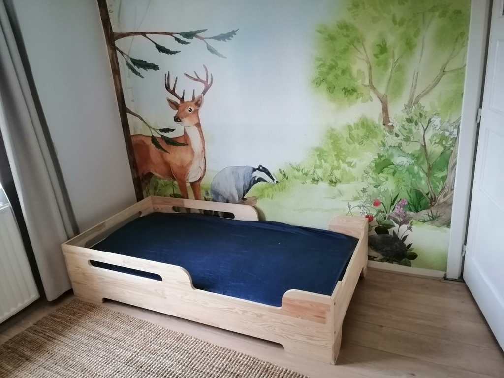 Childrens bedroom (first level)